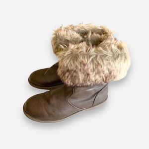 🌸The Children’s Place🌸 Faux Fur Brown Boots Sz 4